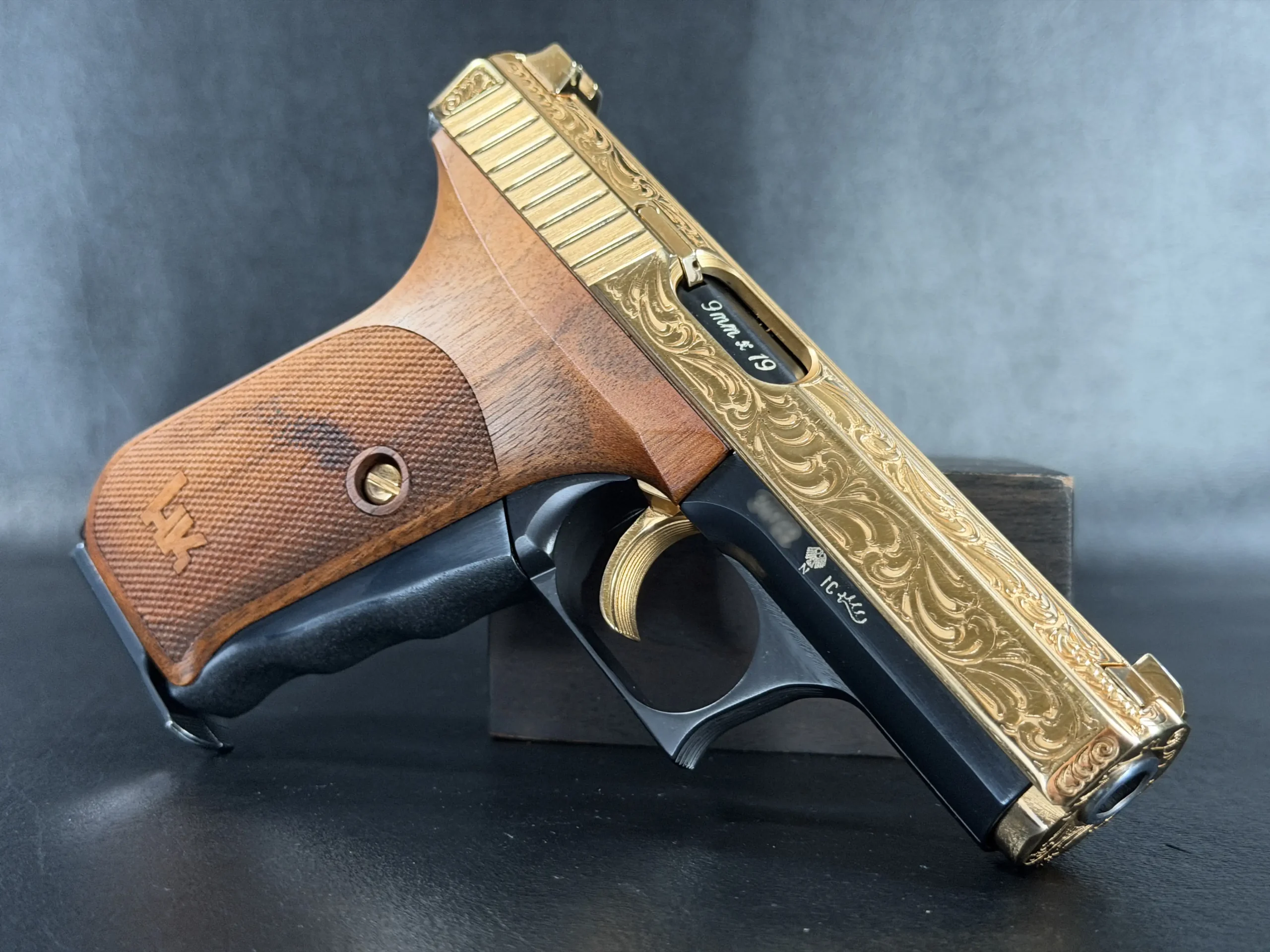 Heckler Koch P7 Engraved Walnut Grip