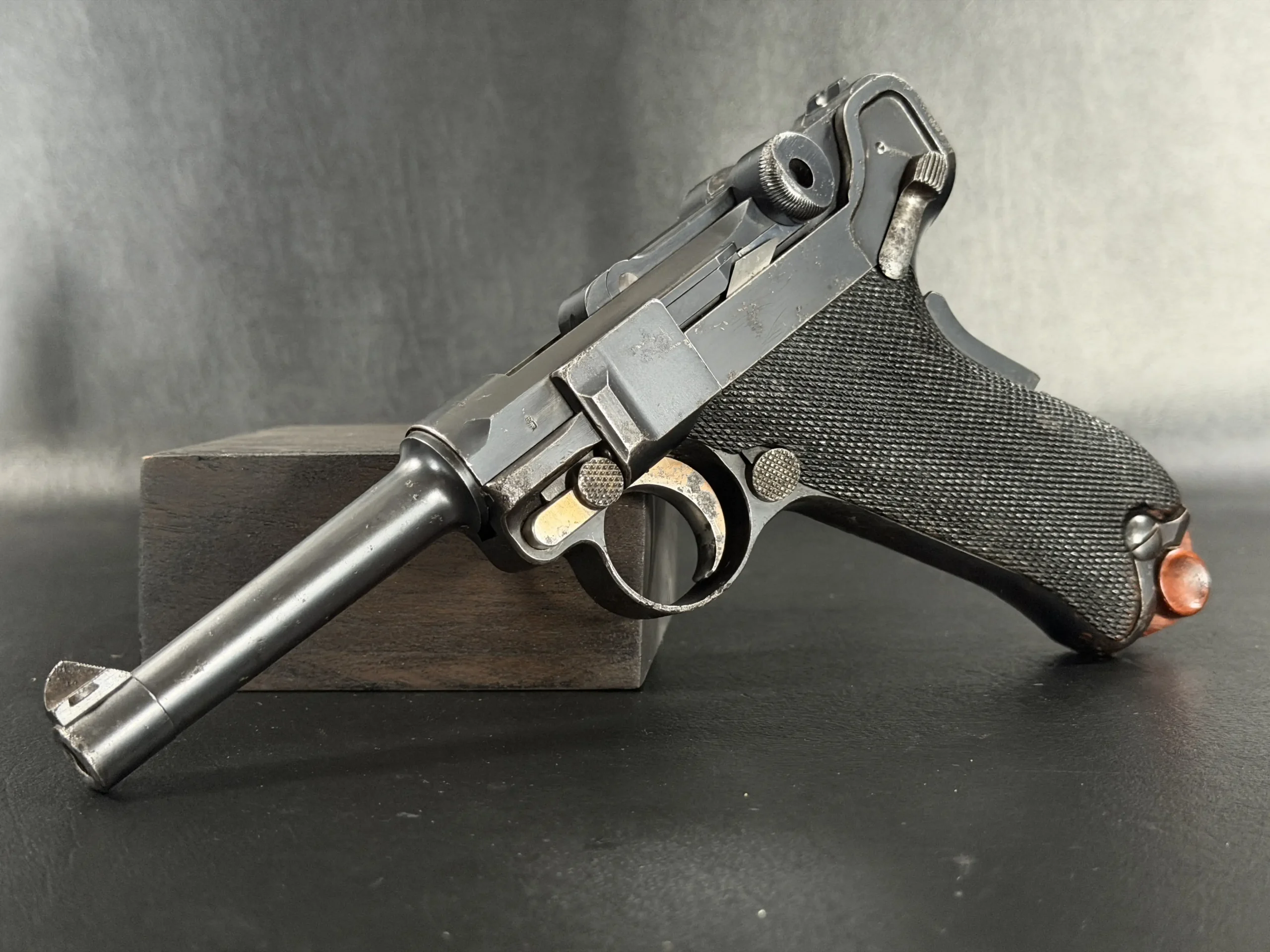 DWM 1905 Dutch Luger Grip Texture Detail