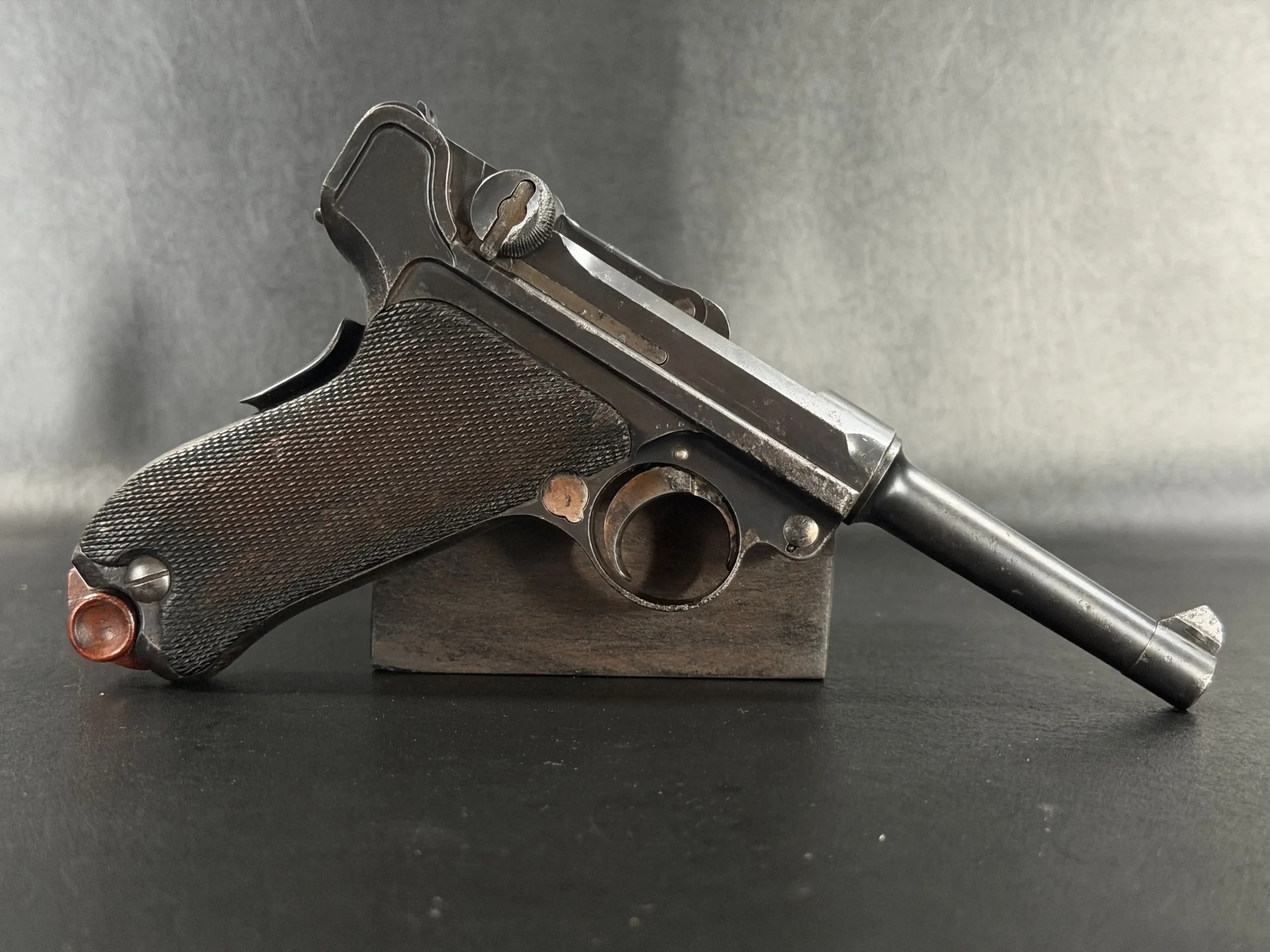 DWM 1905 Dutch Trials Luger Right Side Profile