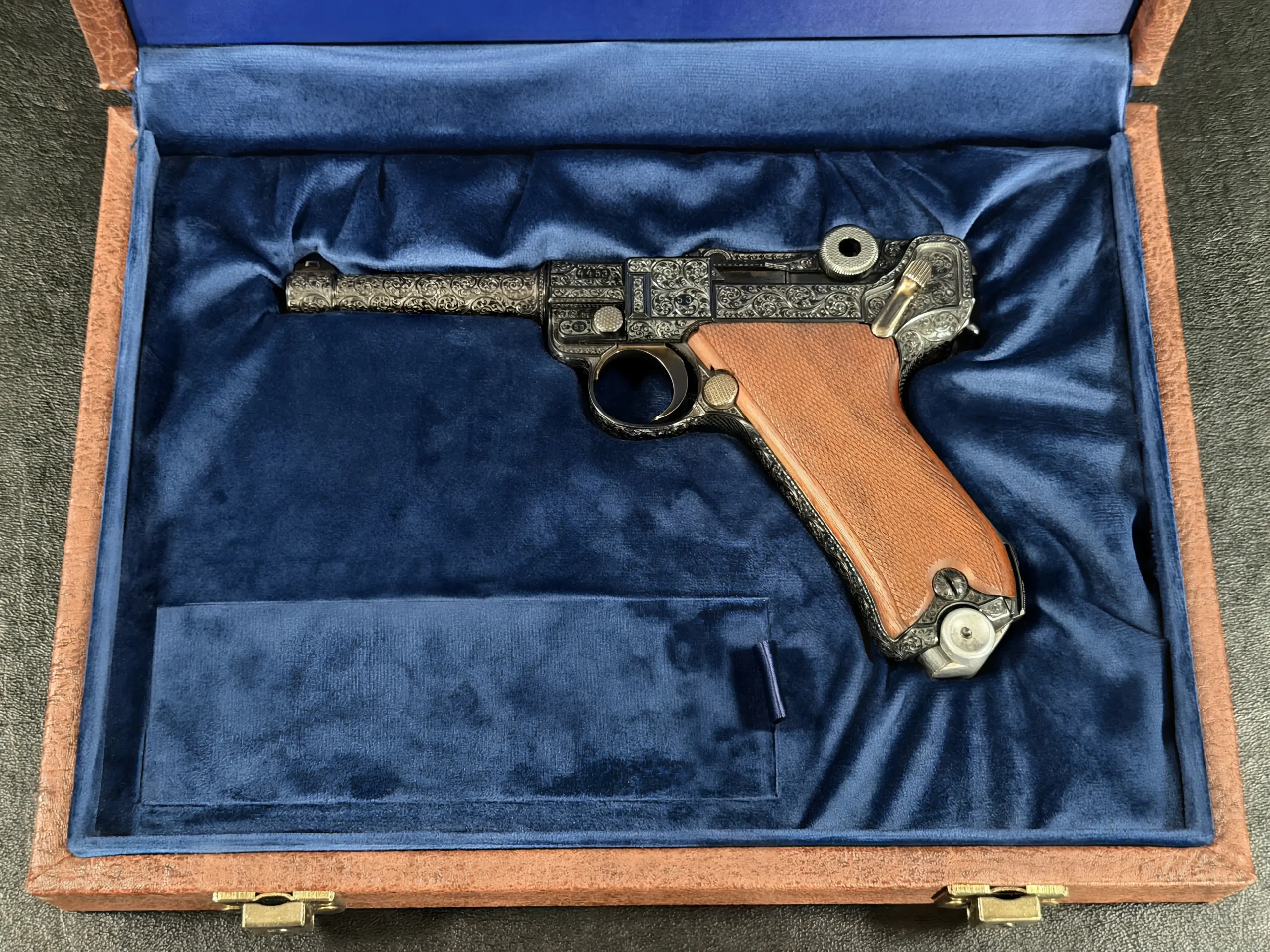 Engraved Luger P08 gold inlay toggle