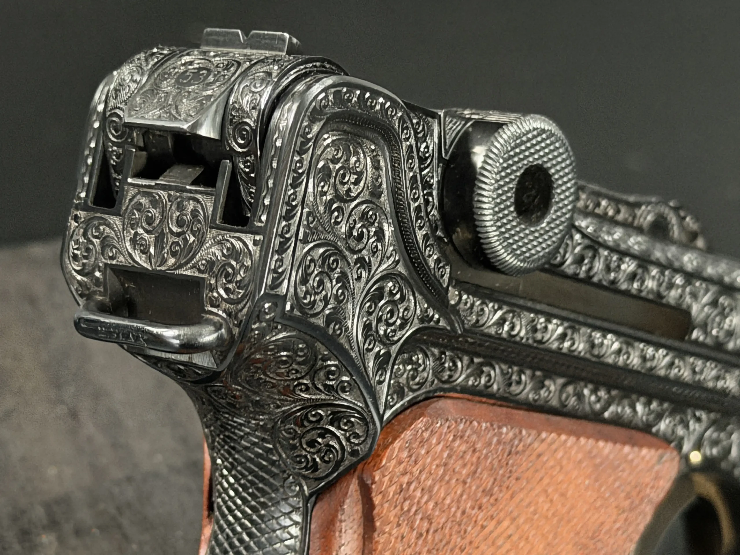 Luger P08 high relief engraving