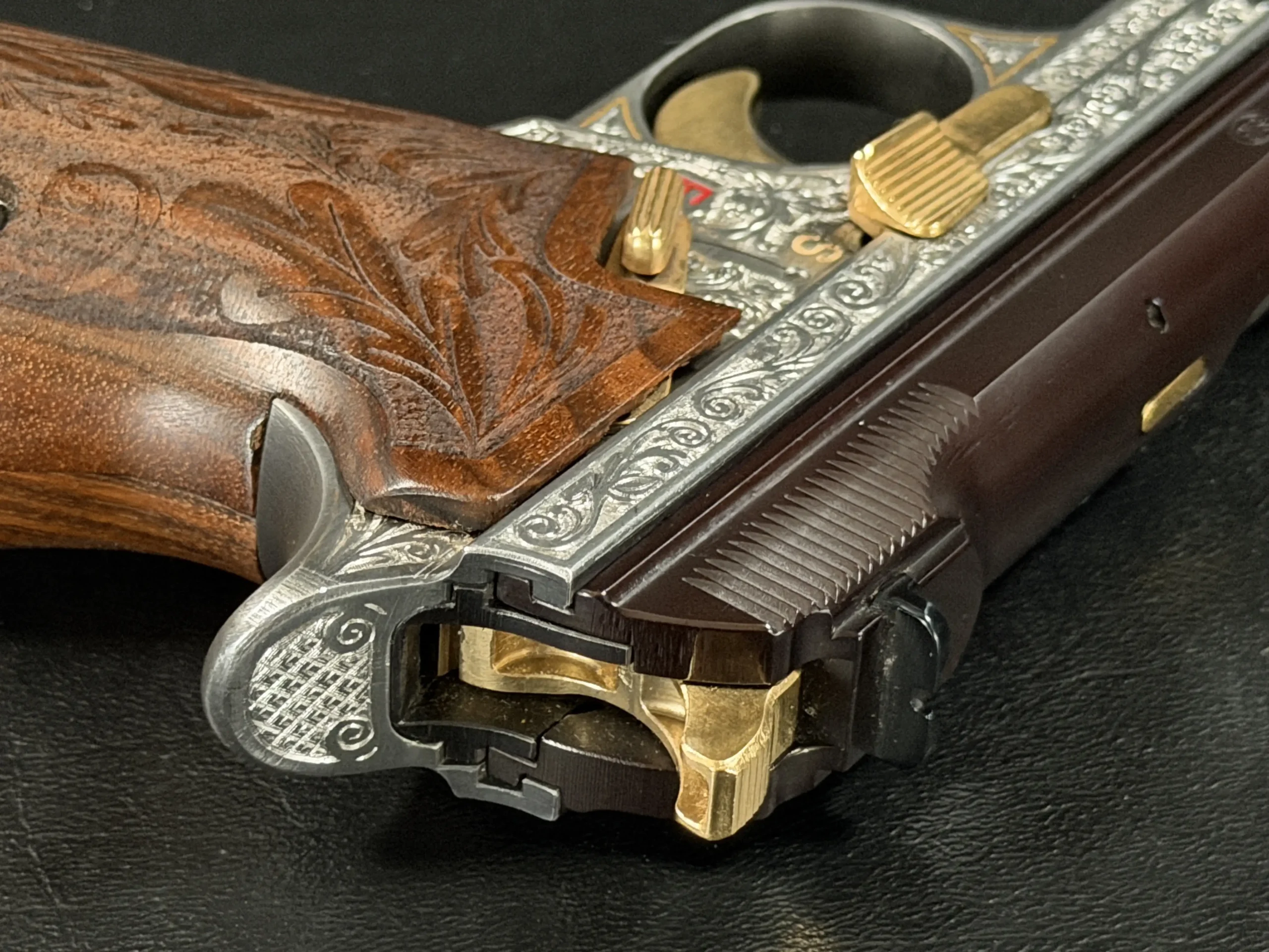 IG Sauer P210 4 Luxus full scroll frame engraving