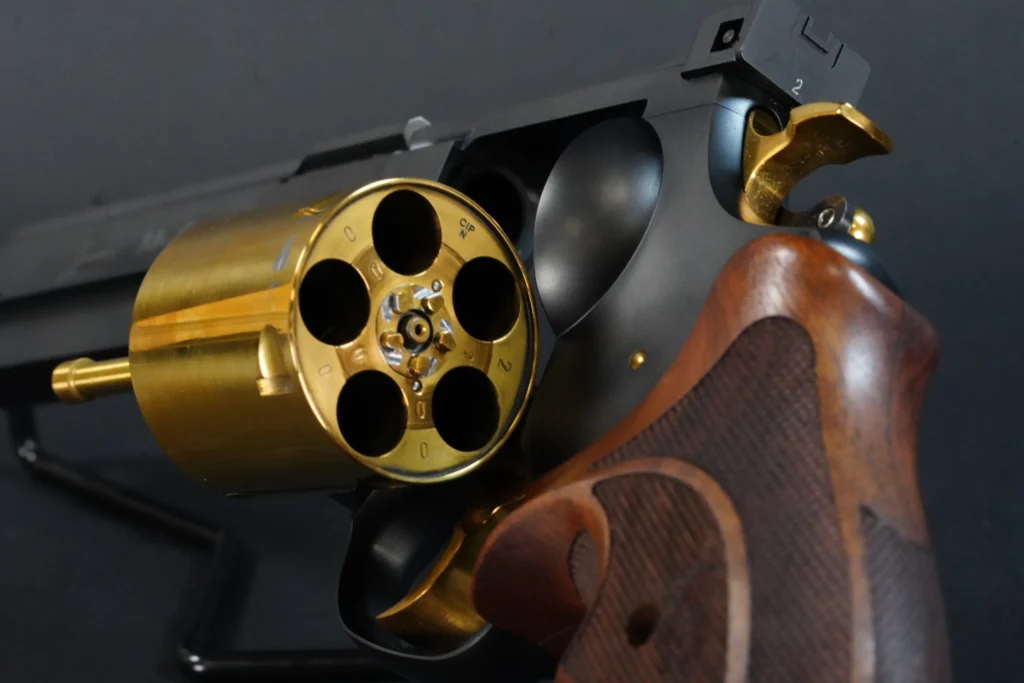 Janz EM-S revolver SN 09092000