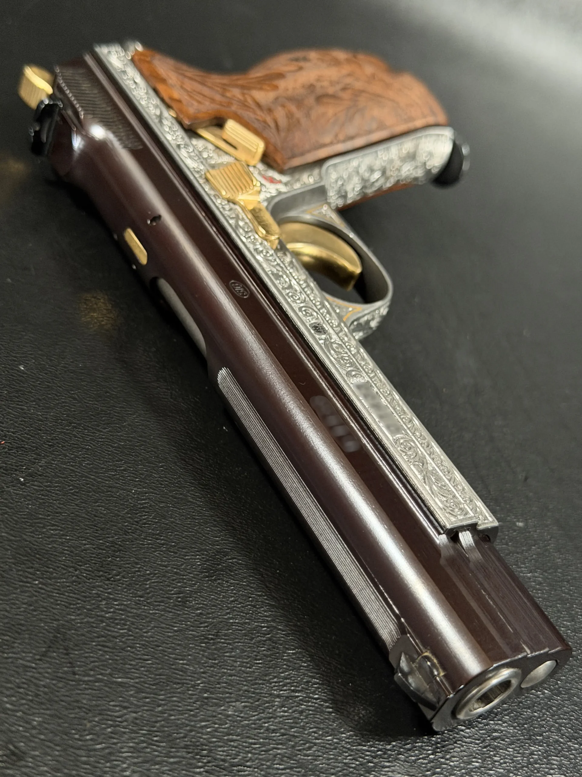 SIG P210 4 Luxus elegant engraved handgun