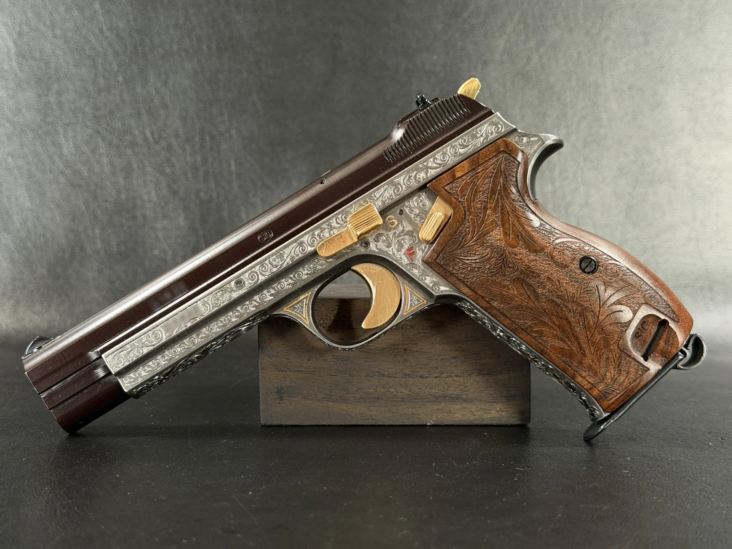 SIG P210 4 Luxus engraved Swiss pistol 9mm