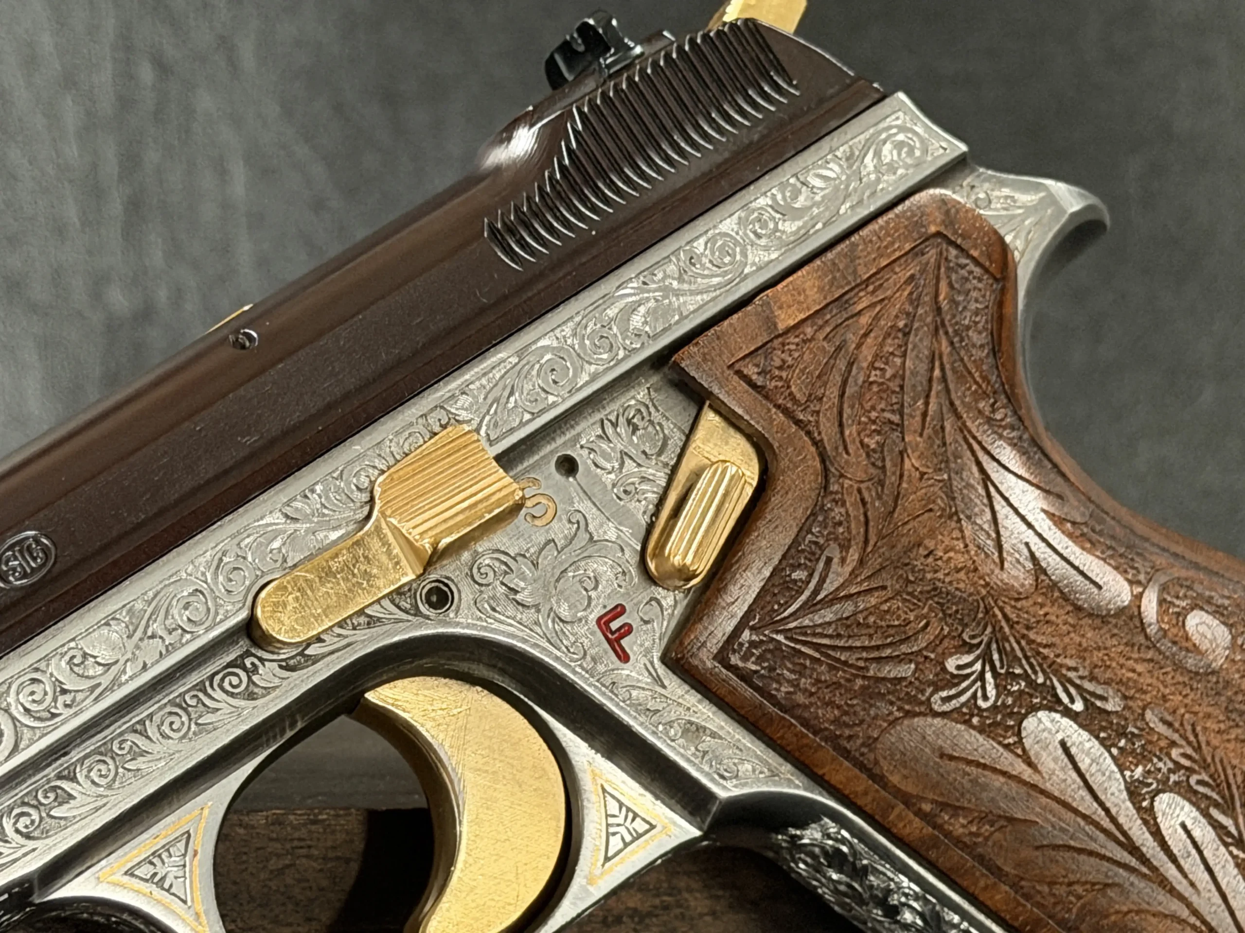 SIG P210 4 Luxus gold trigger engraved frame