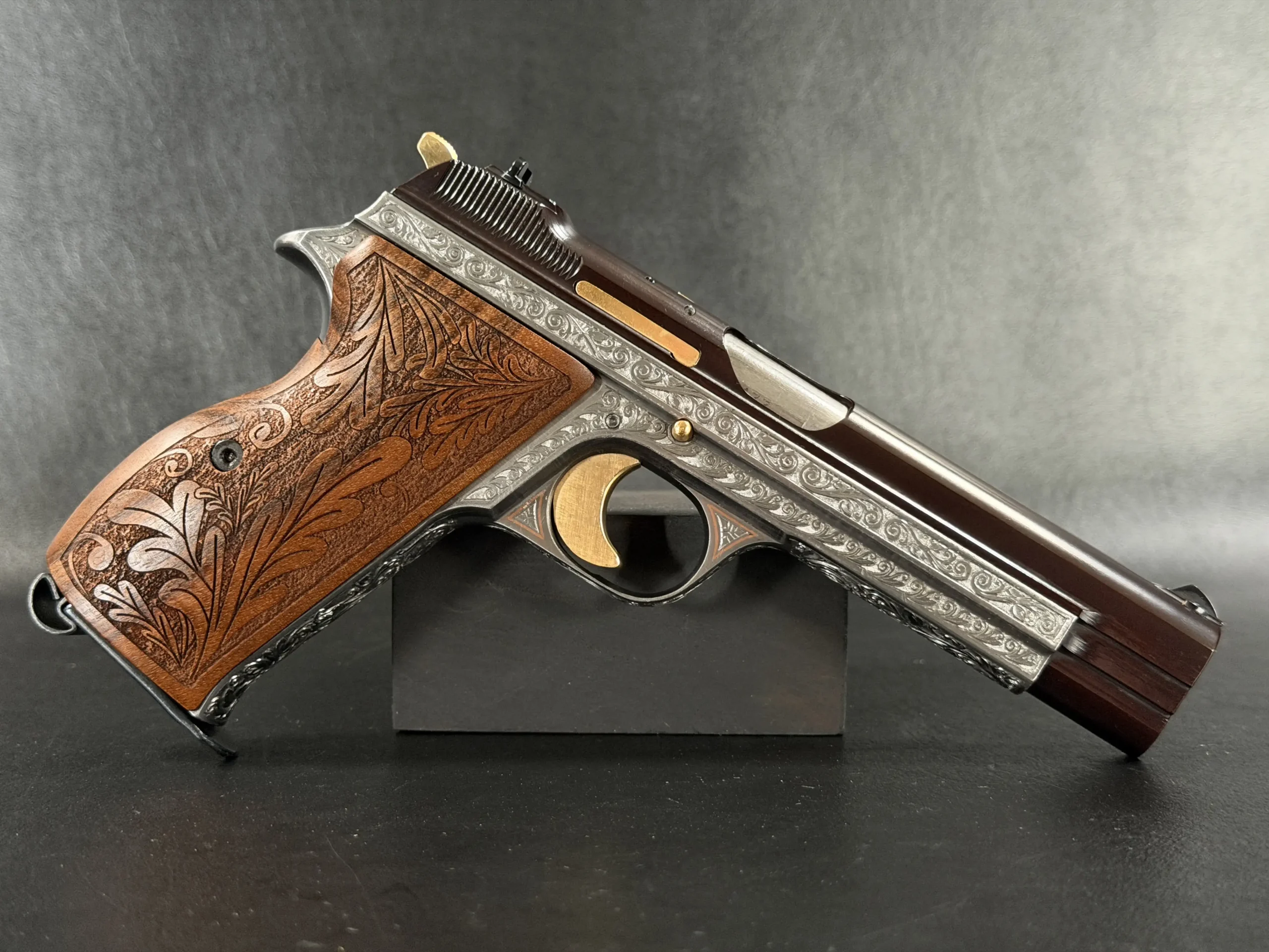SIG P210 Luxus engraved masterpiece 9mm handgun