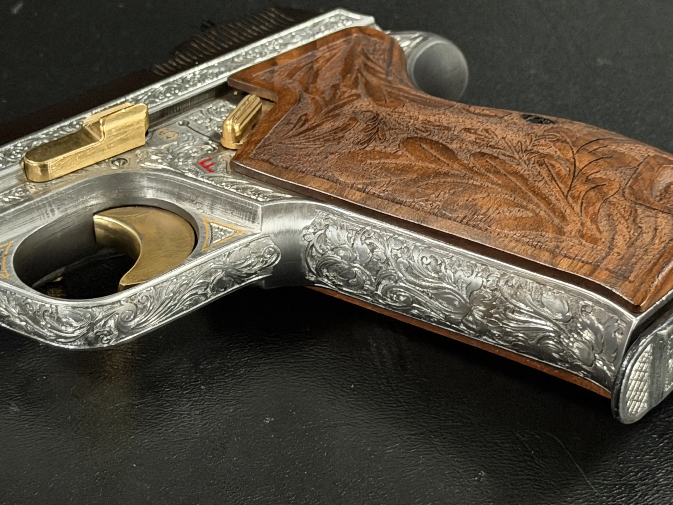 SIG P210 Luxus engraved steel and wood detail