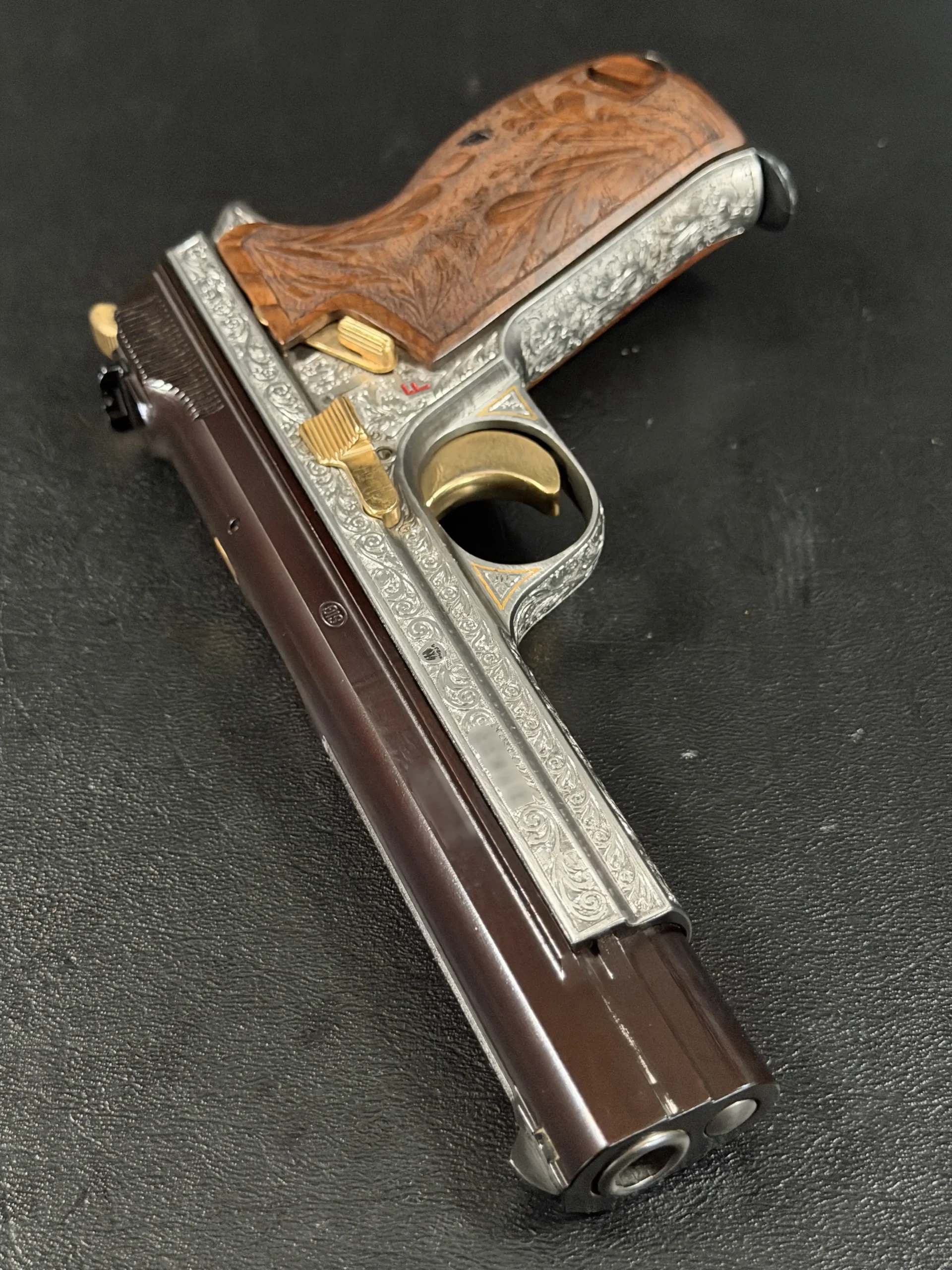 SIG Sauer P210 Luxus gold trigger engraved detail