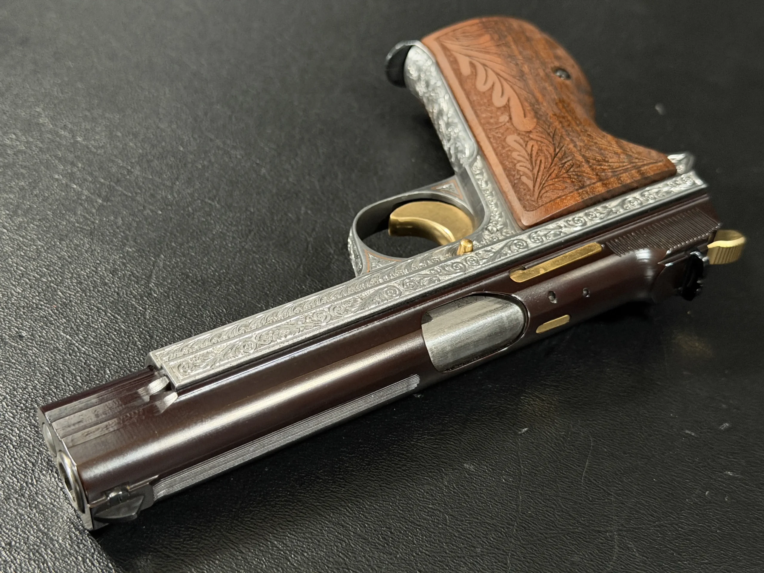 SIG Sauer P210 Luxus master engraved frame design