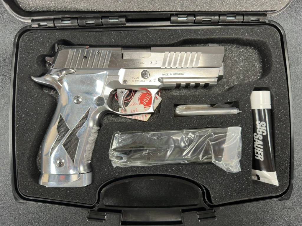 Sig Sauer P226 X-Short Chrome & Carbon Case SN-U928863