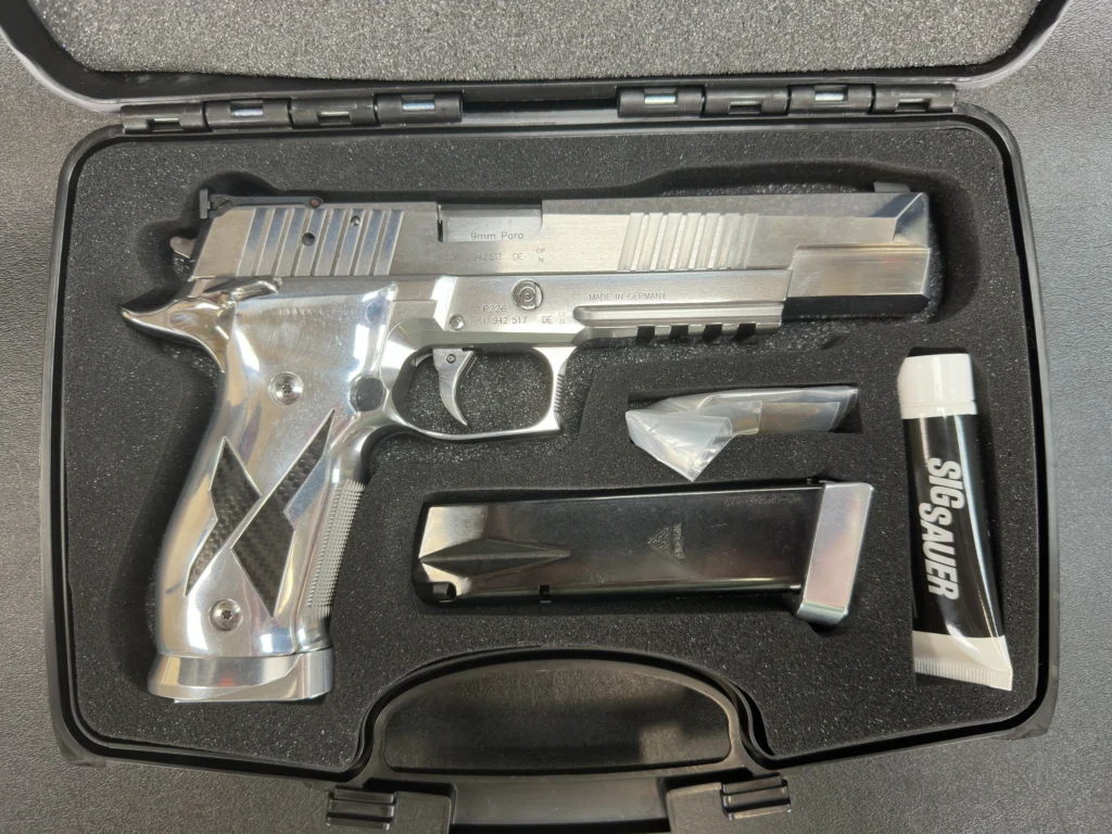 Sig Sauer P226 X-Six Chrome And Carbon Case SN-U942517