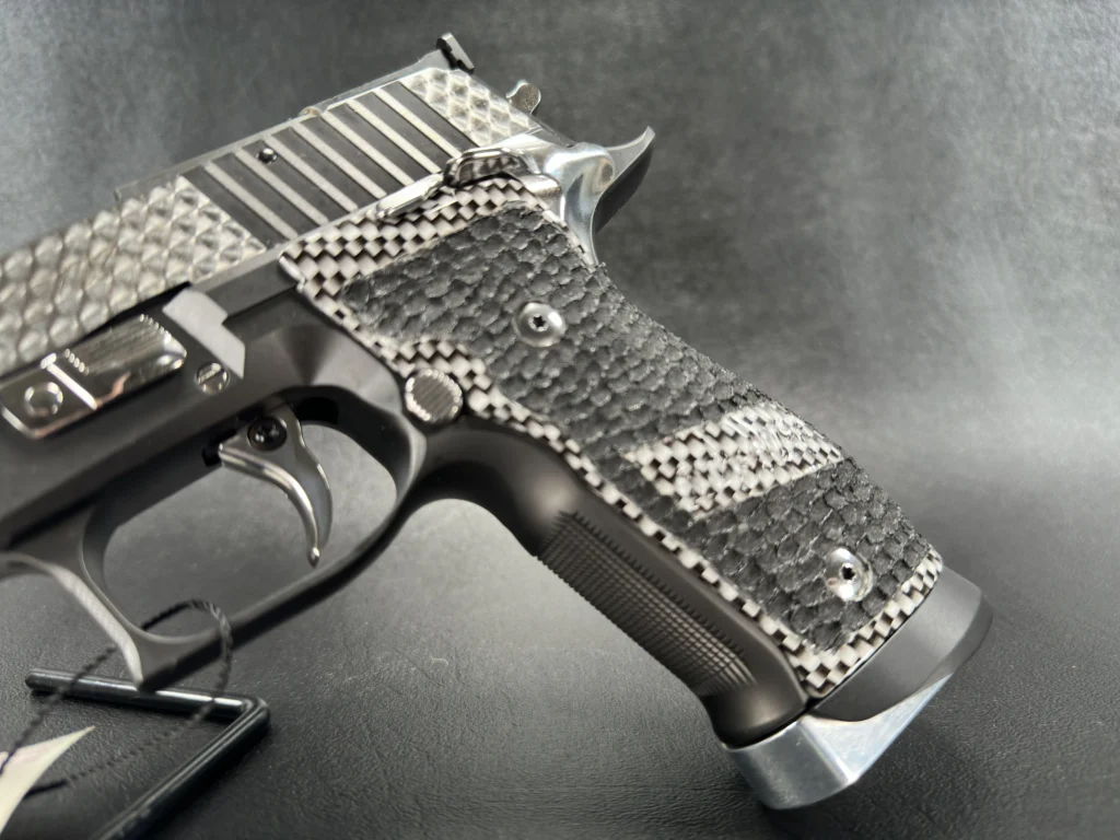 Sig X-Six Silver Dust SAO Close-Up SN-71-226-013136