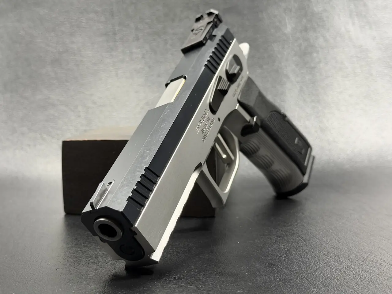 Sphinx 3009 camo composite grips