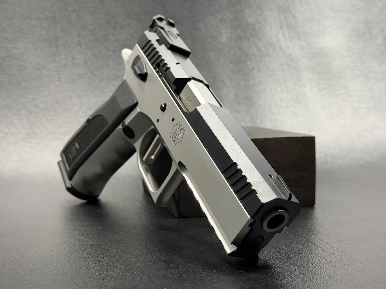 Sphinx Model 3009 presentation set