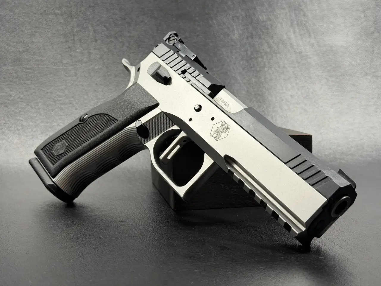 Sphinx Model 3009 slide and frame detail