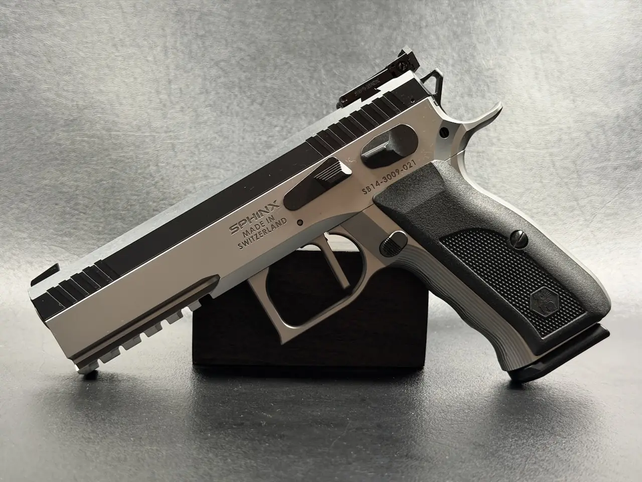 Sphinx Model 3009 stainless steel pistol
