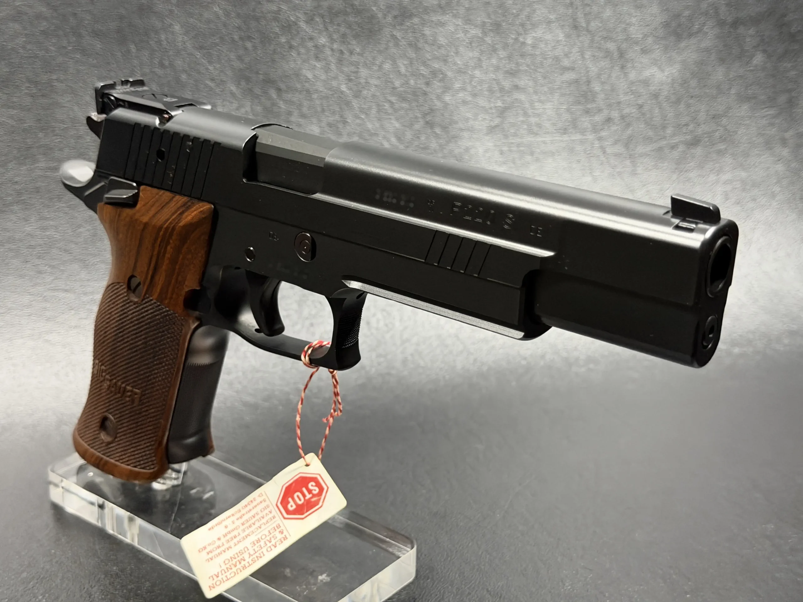 SIG Sauer P220 X Six Black front sight detail