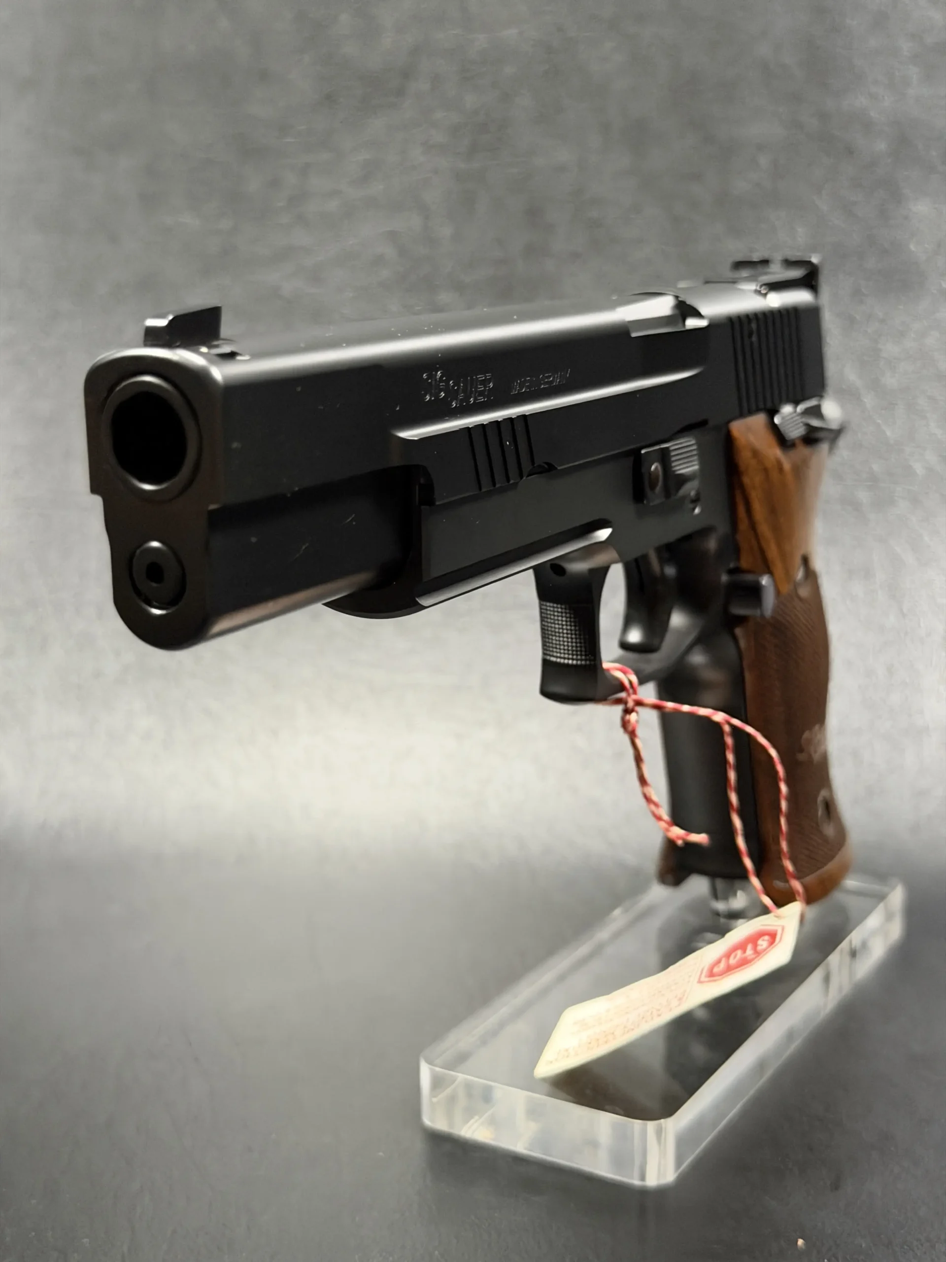 SIG Sauer P220 X Six Black muzzle view