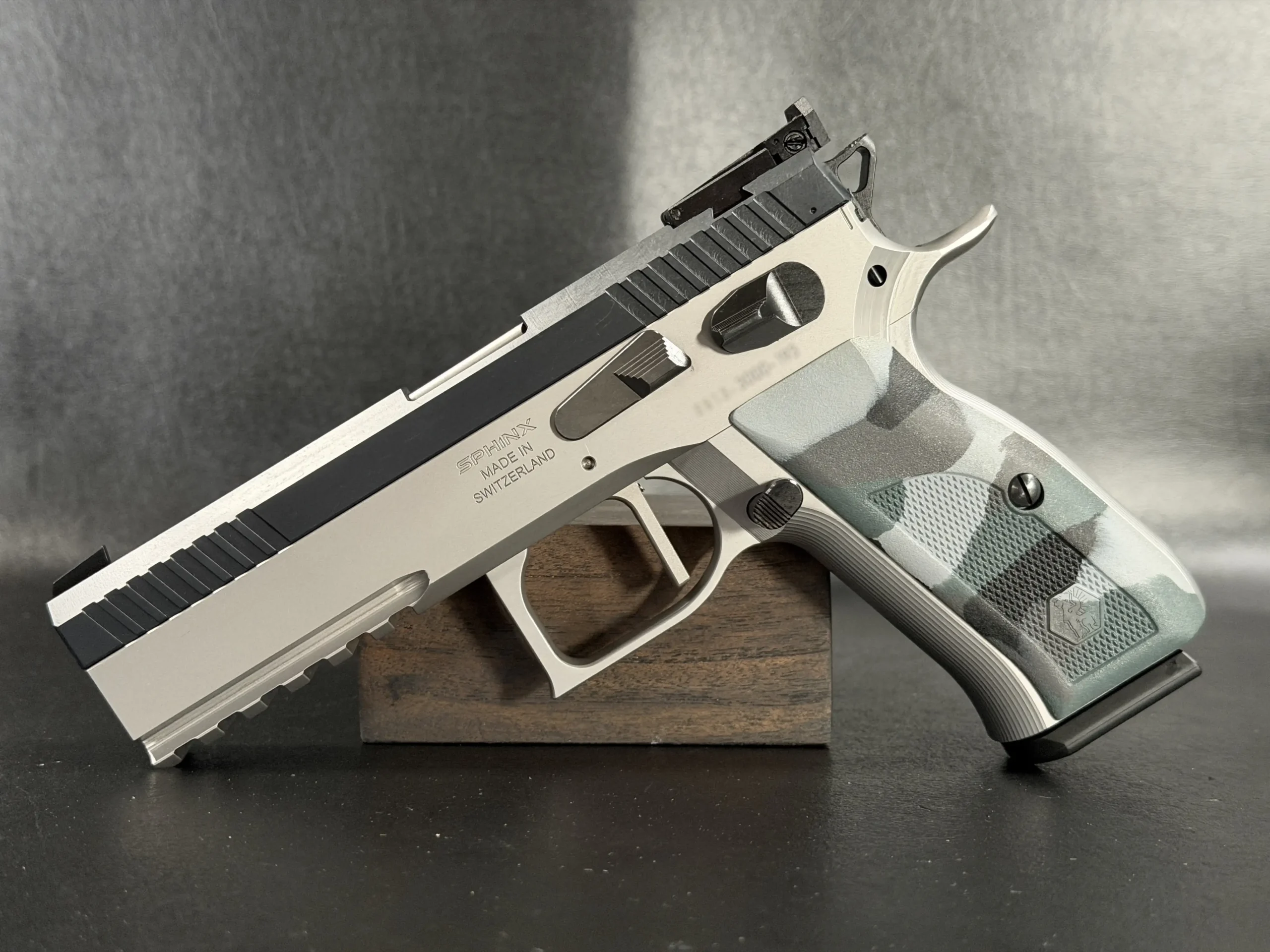 Sphinx Model 3000 High End Service Pistol