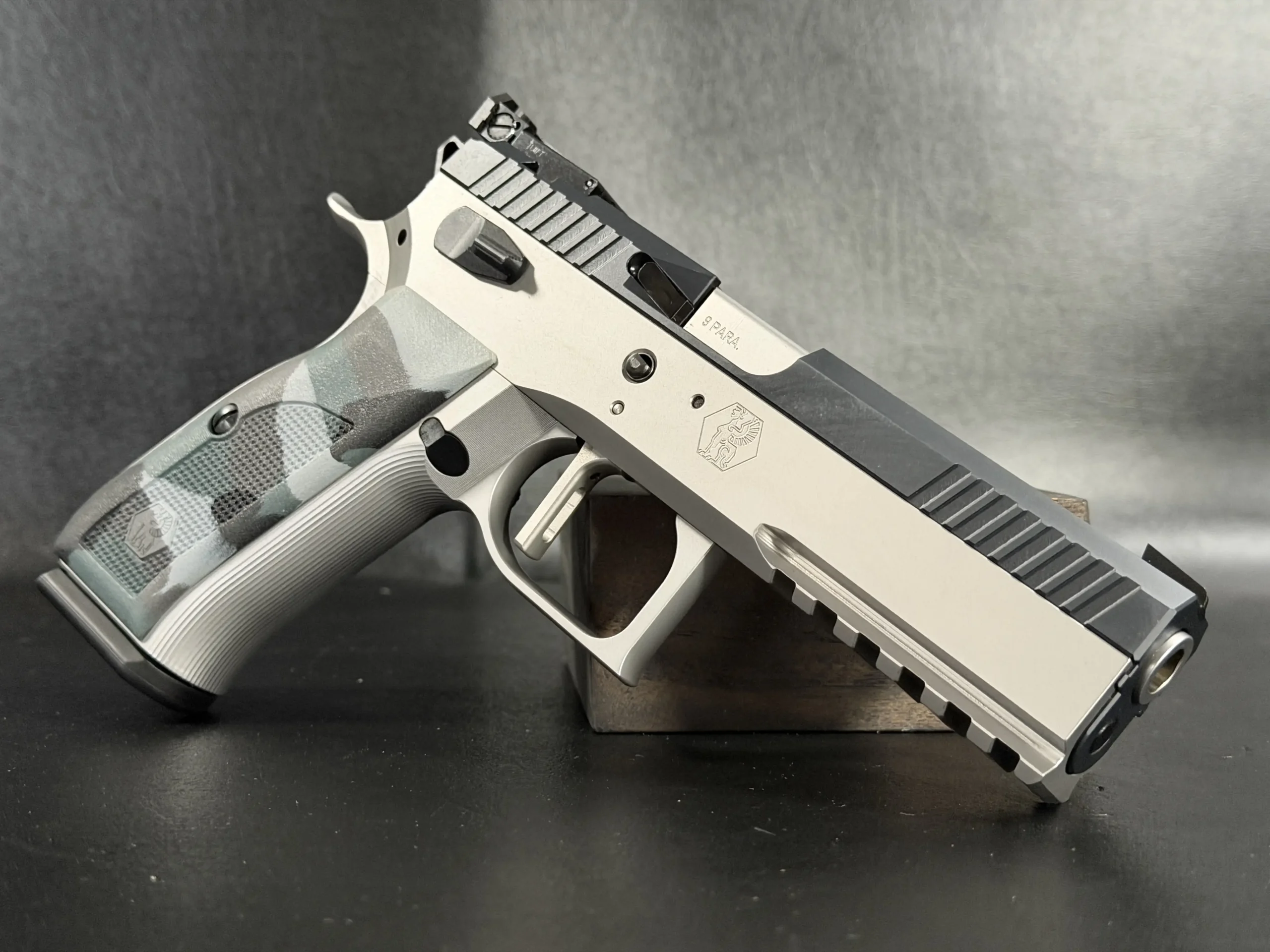 Sphinx Model 3000 Slide Serration Detail